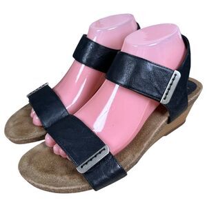 Sofft Verdi II Black Leather Strappy Slight Wedge Sandals Size 8.5 WIDE